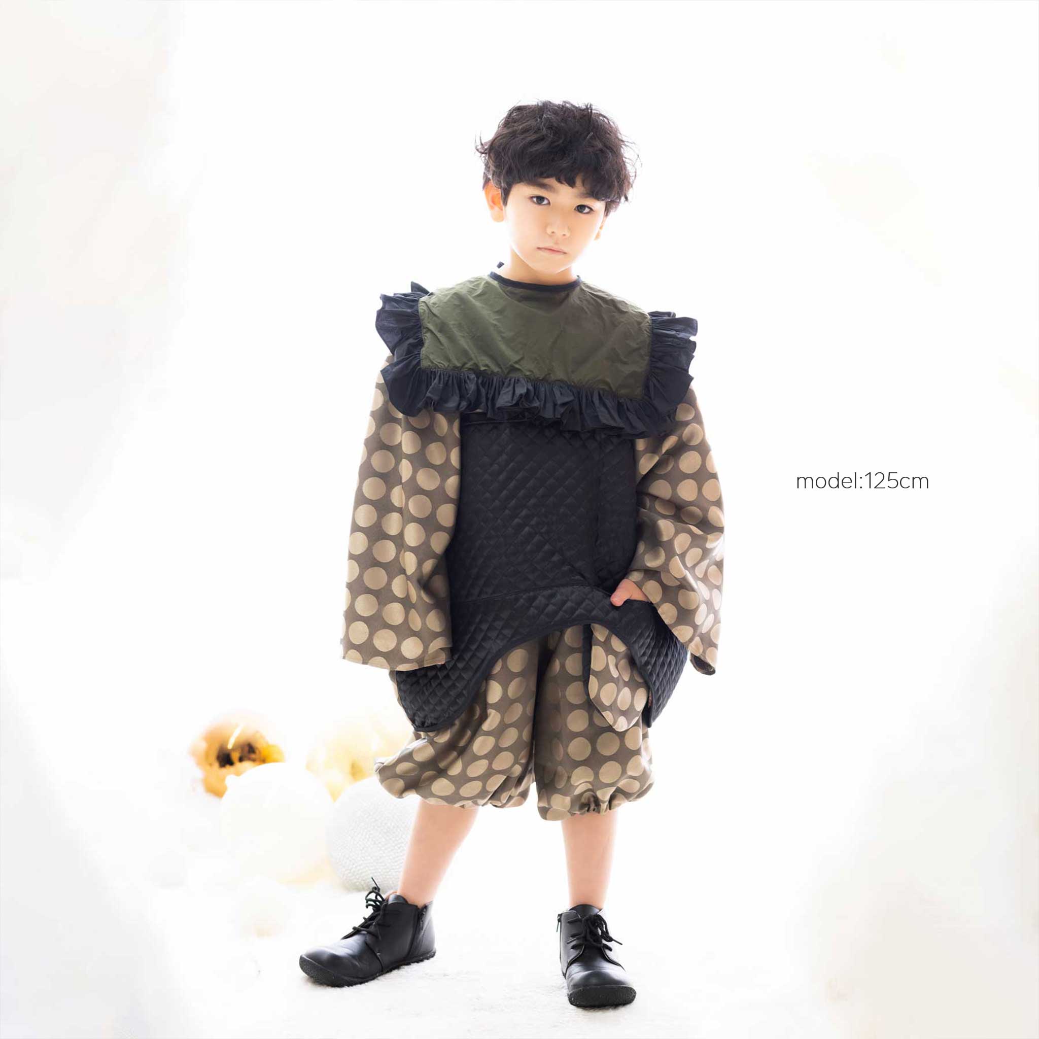 カーキ×ブラックのコクーンなセットアップ(130サイズモデル)|キッズレンタルドレス【heartmelt】