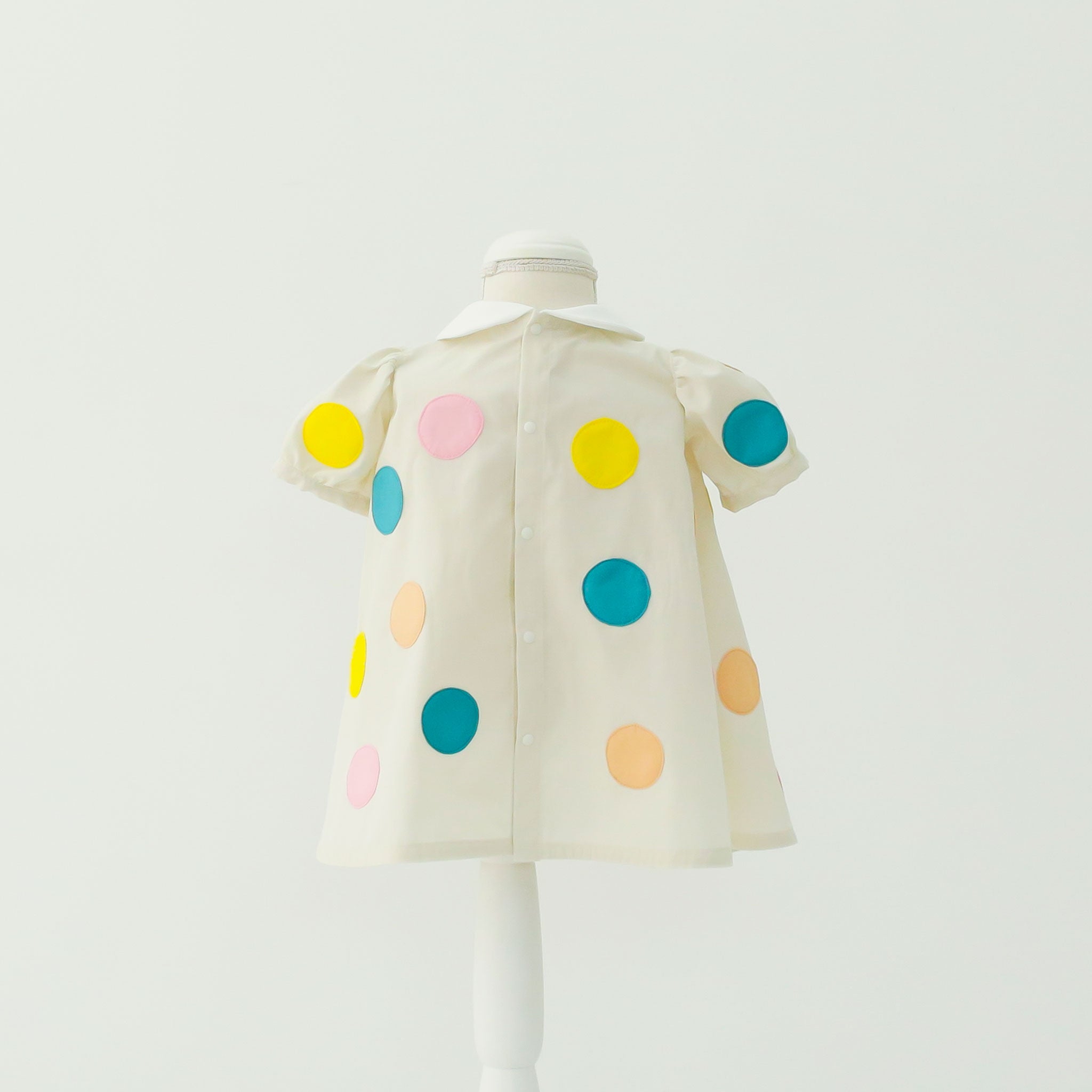 パステルドットのワンピース|背面|キッズレンタルドレス【heartmelt】