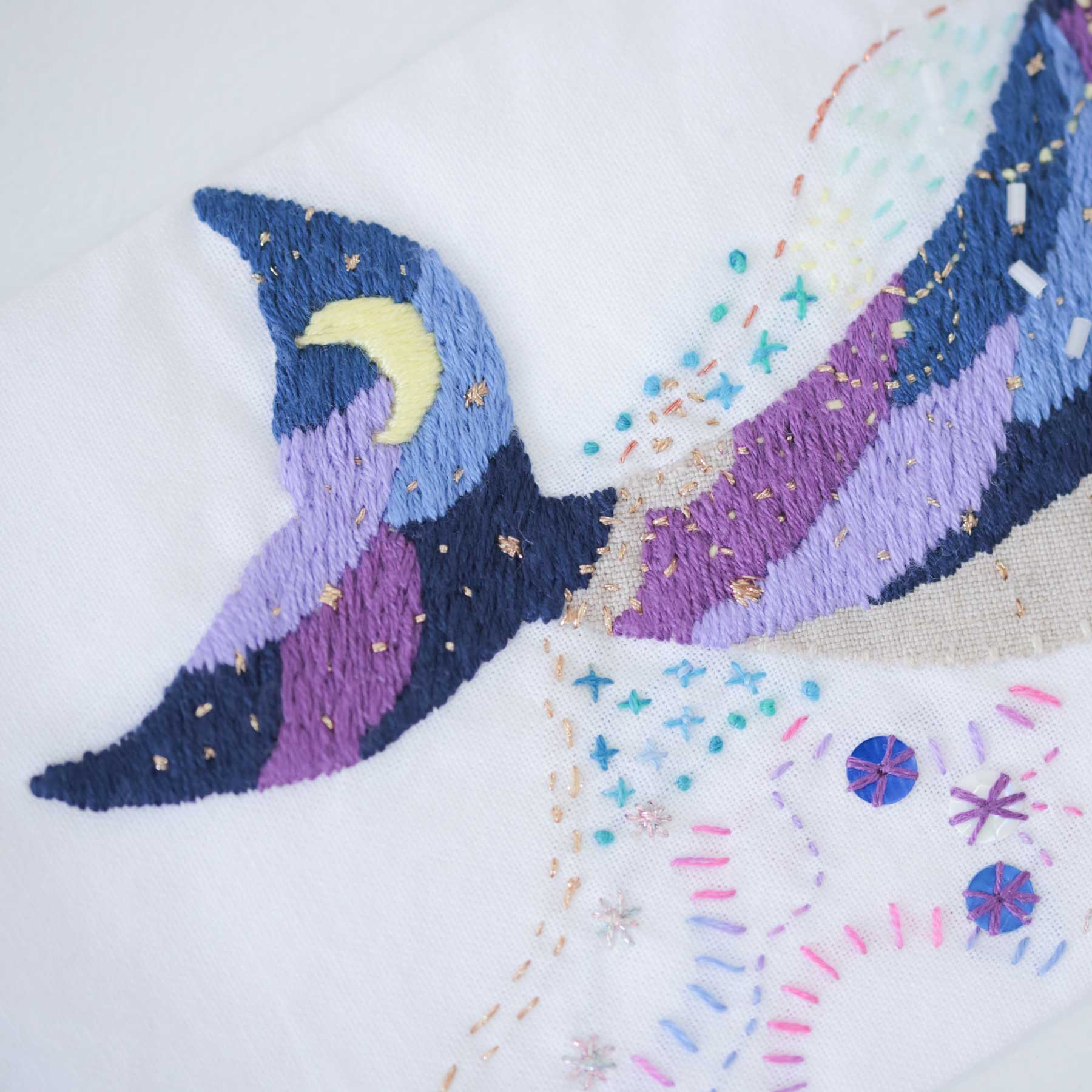 七五三用手刺繍帯のディテール|クジラ・まるまる・星の刺繍入りキッズエプロン【heartmelt】