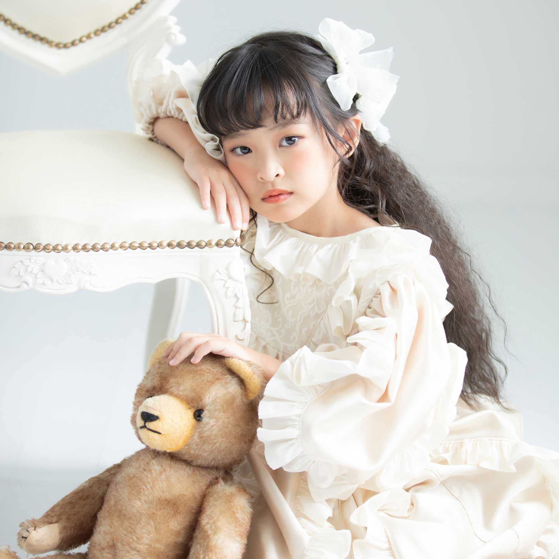 アシンメトリーなフリルドレス|モデル着用イメージ|キッズレンタルドレス【heartmelt】