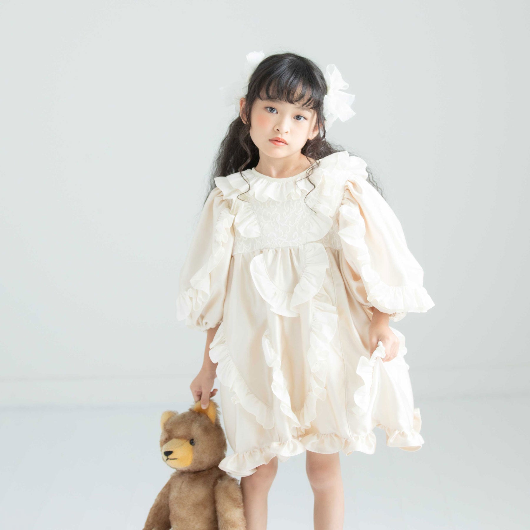 アシンメトリーなフリルドレス|モデル着用イメージ|キッズレンタルドレス【heartmelt】
