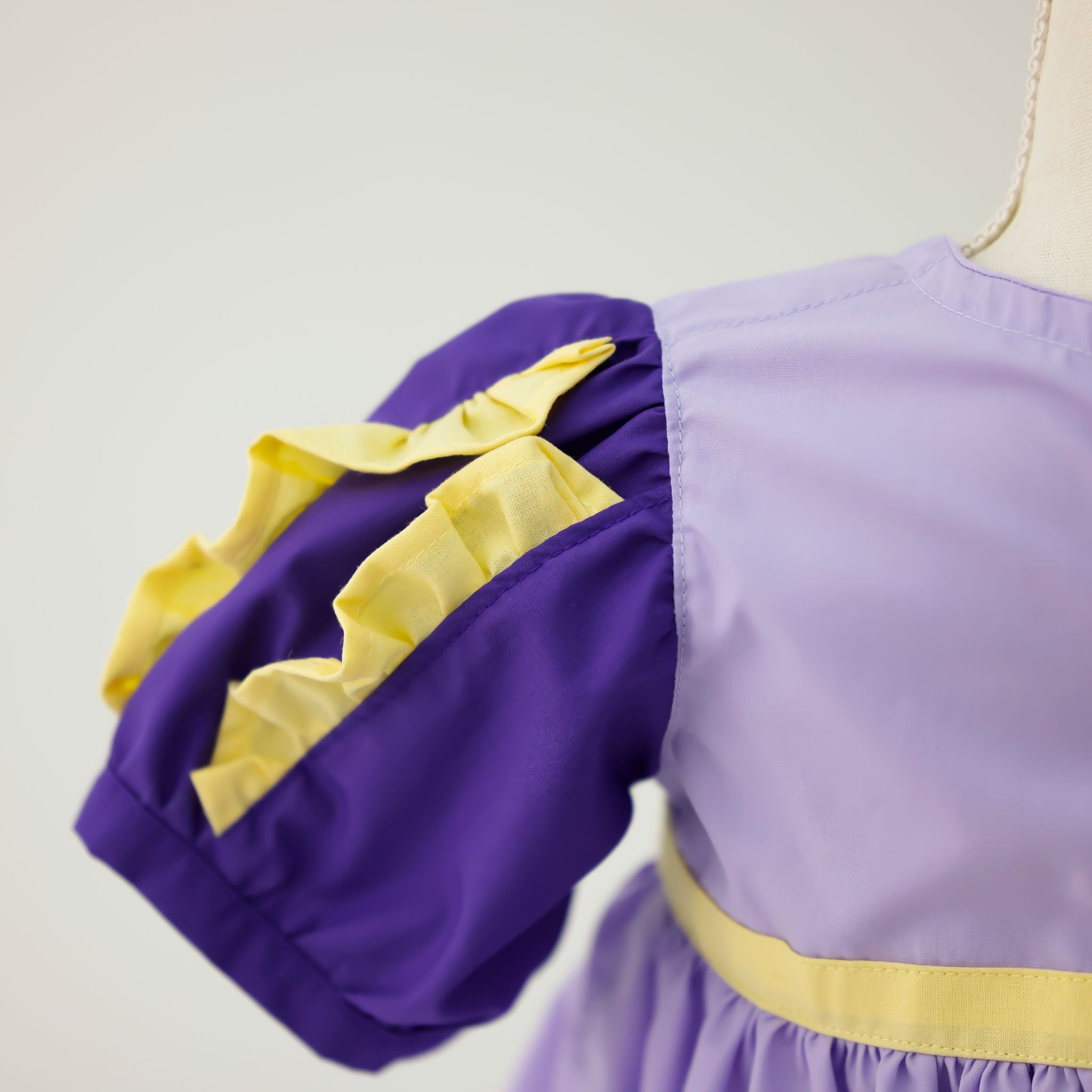 1歳誕生日におすすめ・パープル×イエローフリルのワンピース｜キッズ